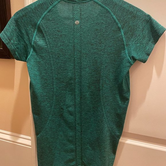 Lululemon Swiftly Tech Short Sleeve Crew Size 8 Green/Black - Picture 3 of 6